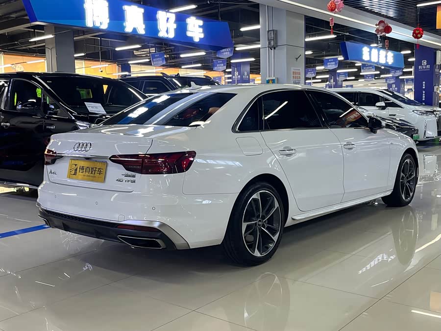 Audi A4L 2023, фото 10