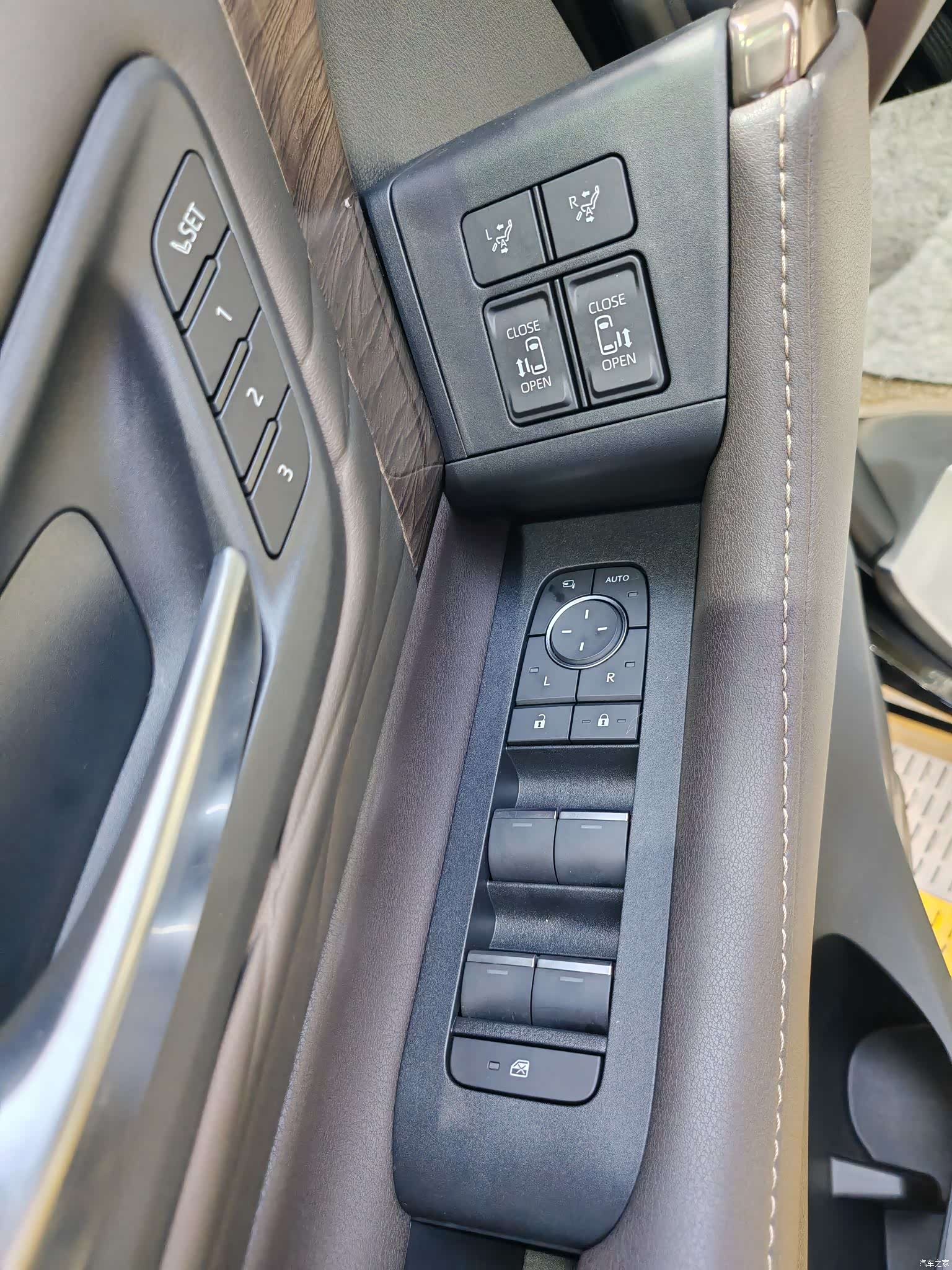 Toyota Alphard, 1900 21