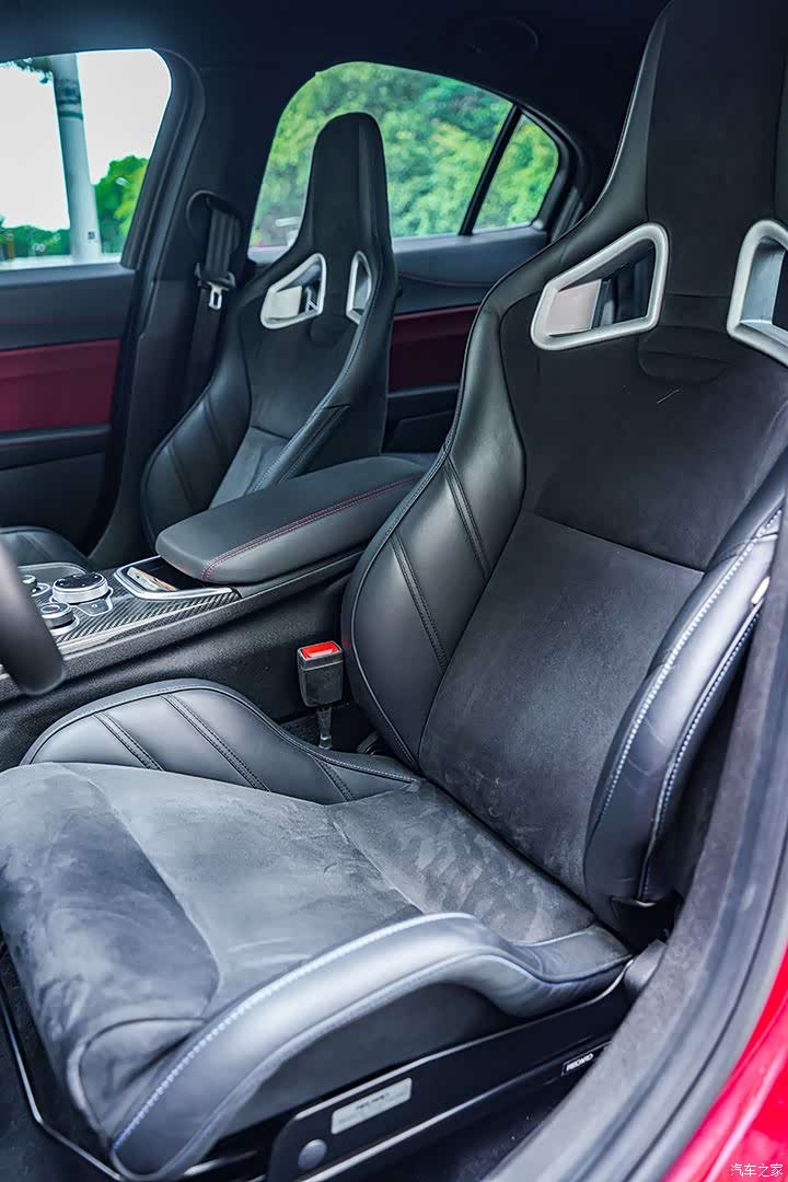 Alfa Romeo Giulia, 2022 11