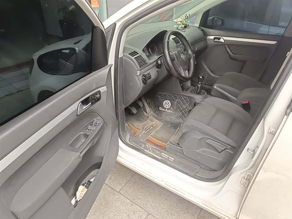 Volkswagen 5, 2014 16
