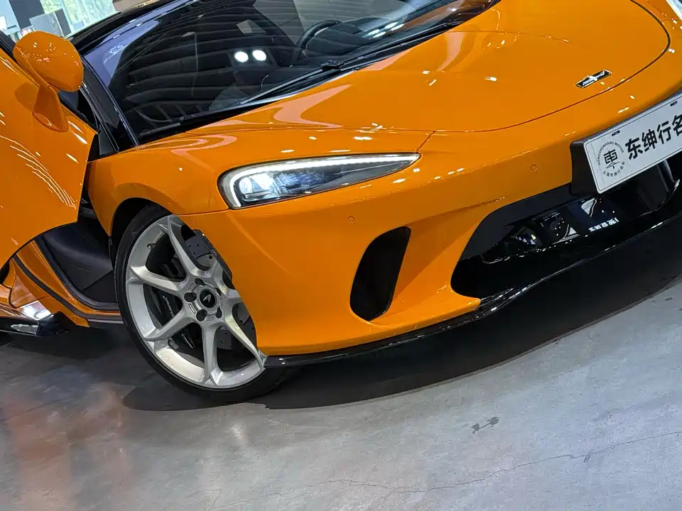 McLaren GT
