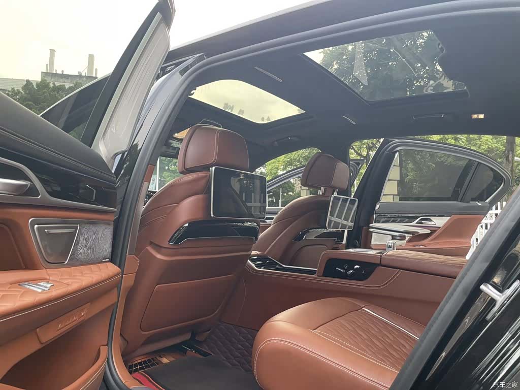BMW 7 Series, 2021 все фото
