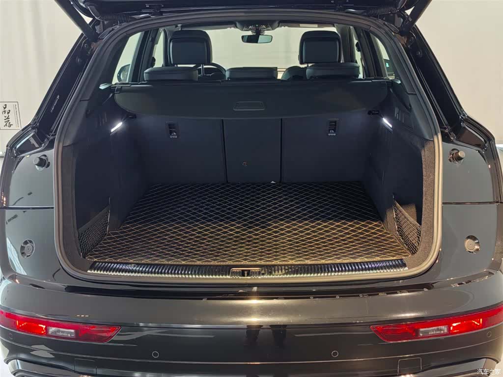 Audi Q5L, 2025 9