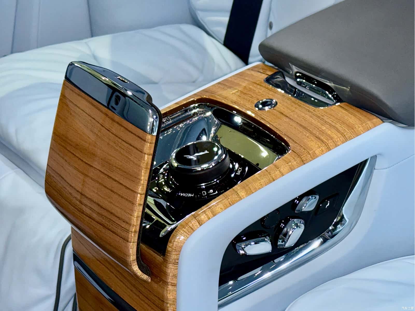 Rolls-Royce Phantom, 2020 25