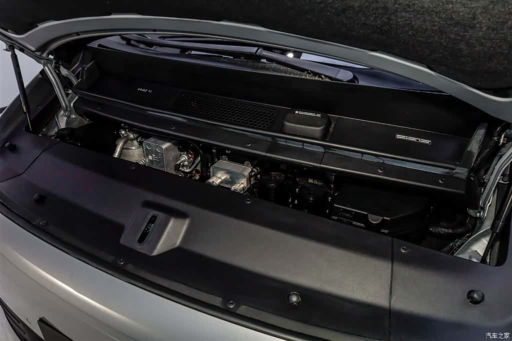 Li Auto MEGA, 2025 40