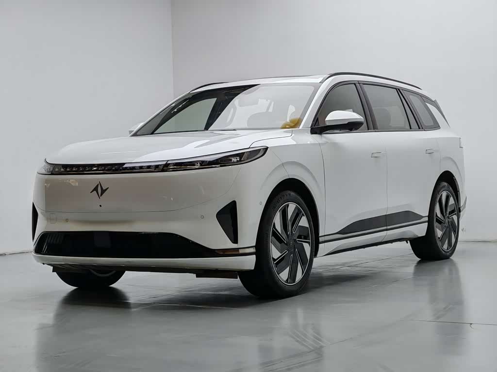 Dongfeng eπ008