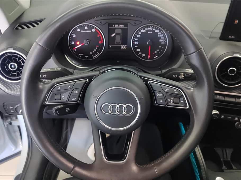 Audi Q2L Audi Q2L