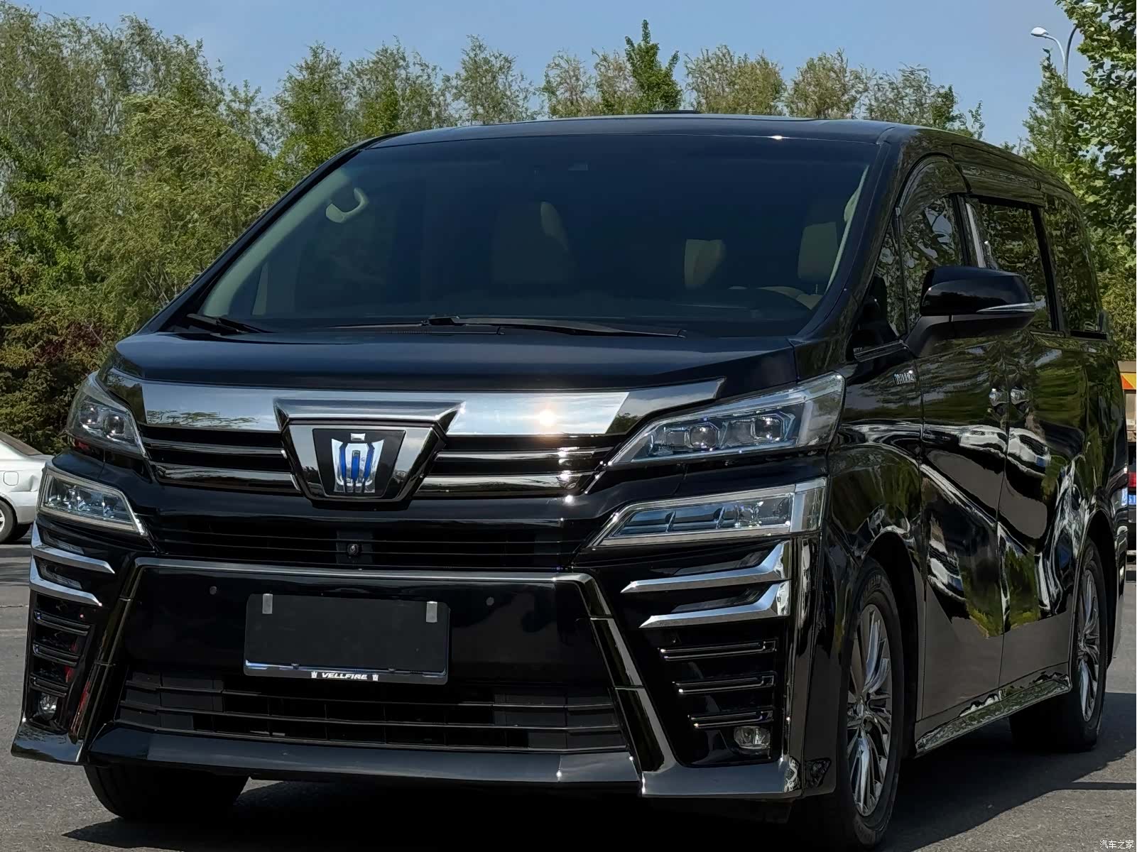 Toyota Vellfire, 2021 1