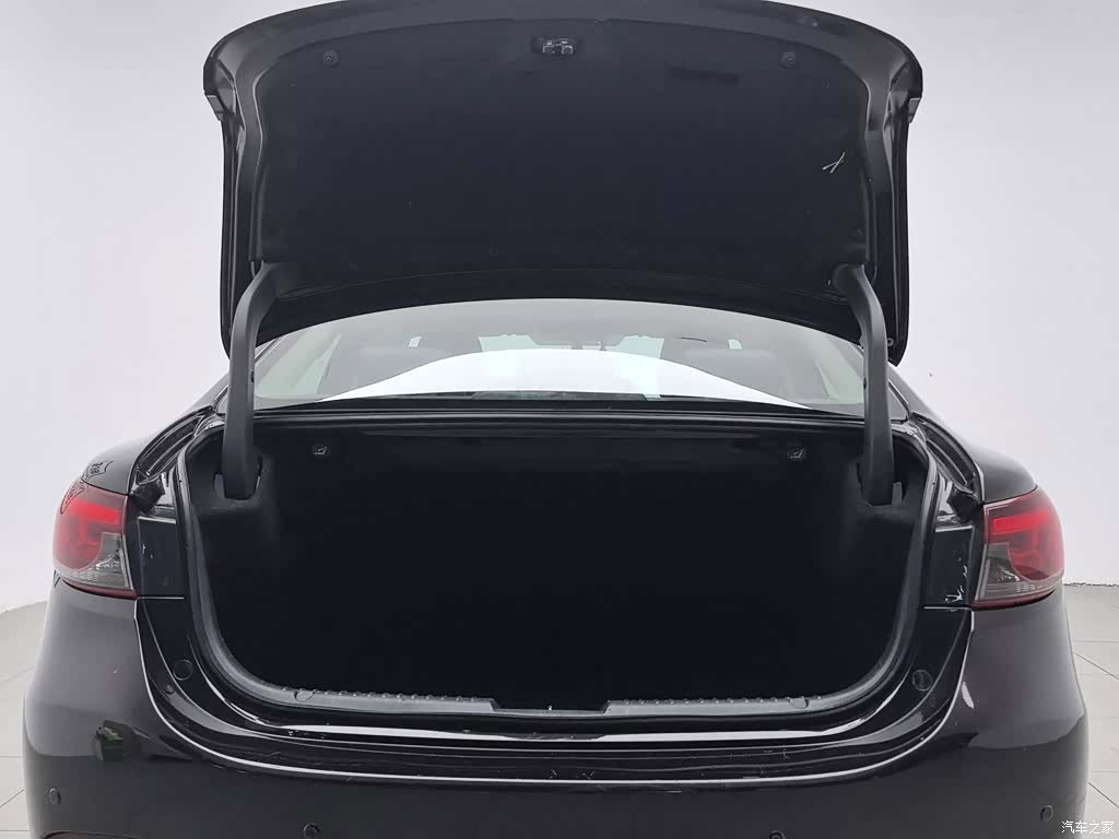 Mazda Atenza, 2017 16
