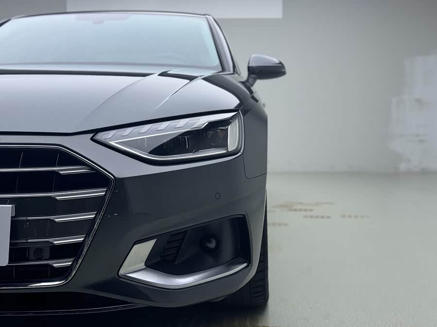 Audi A4L 2020, фото 4