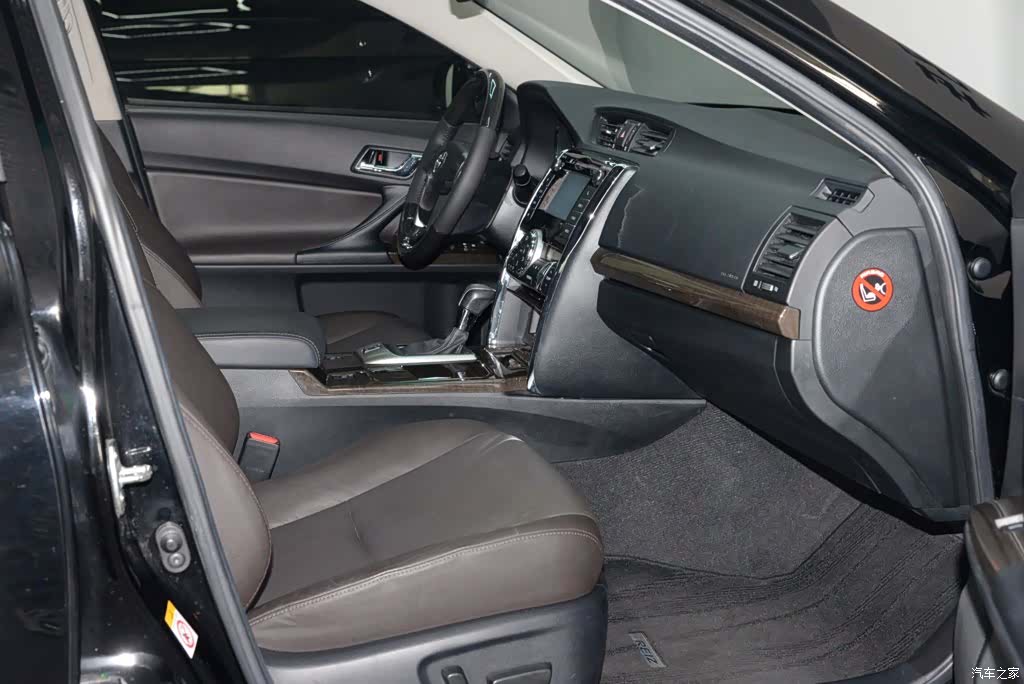 Toyota 2.5V, 2016 19