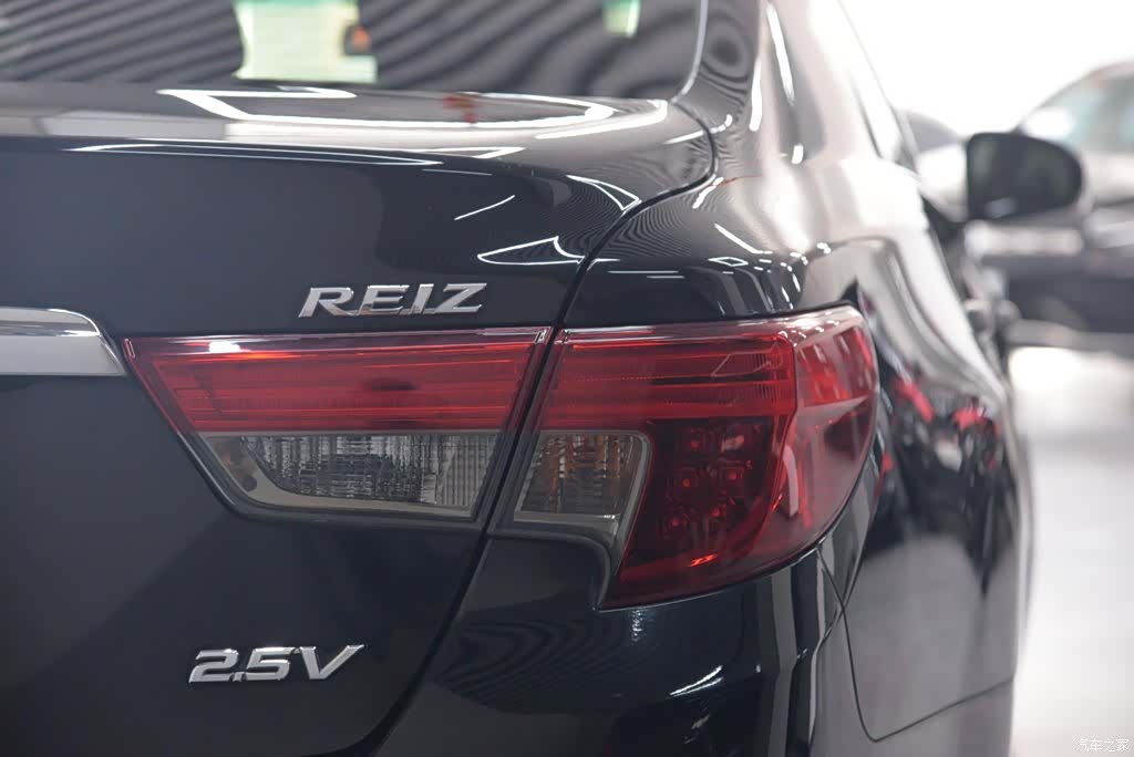 Toyota 2.5V, 2016 25