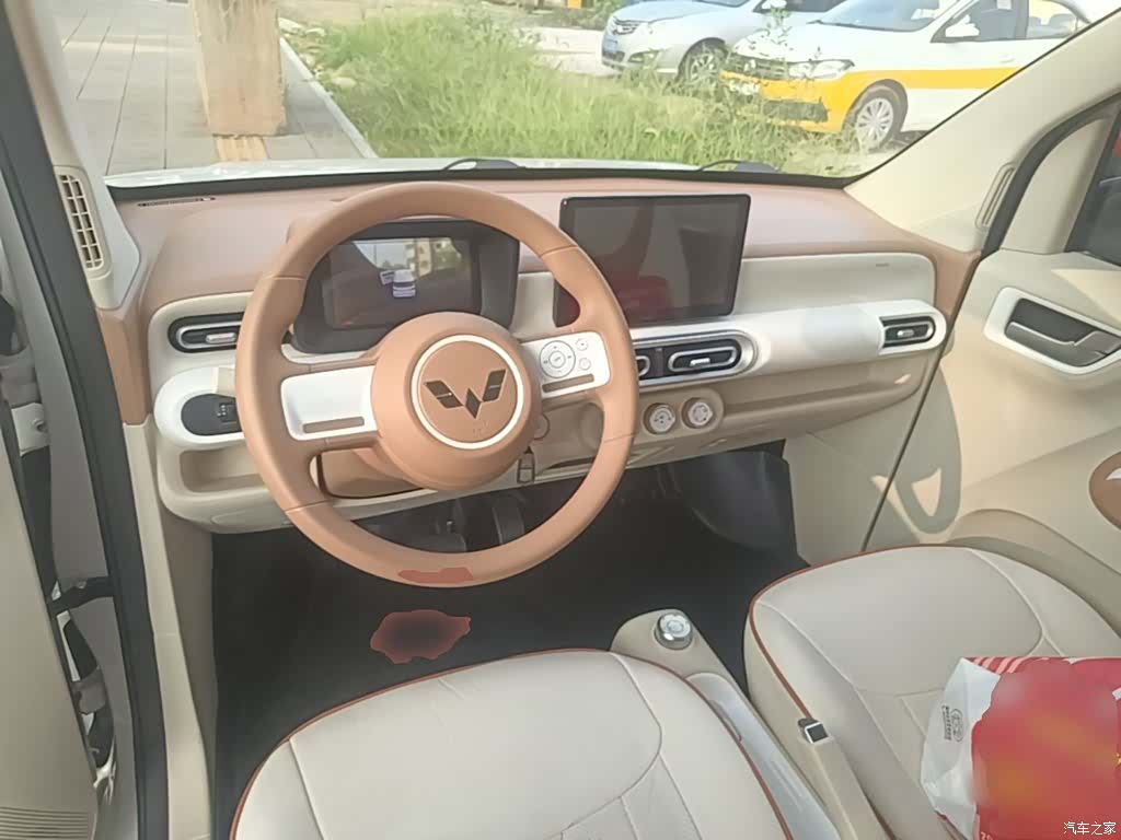 Wuling MINIEV, 2024 10