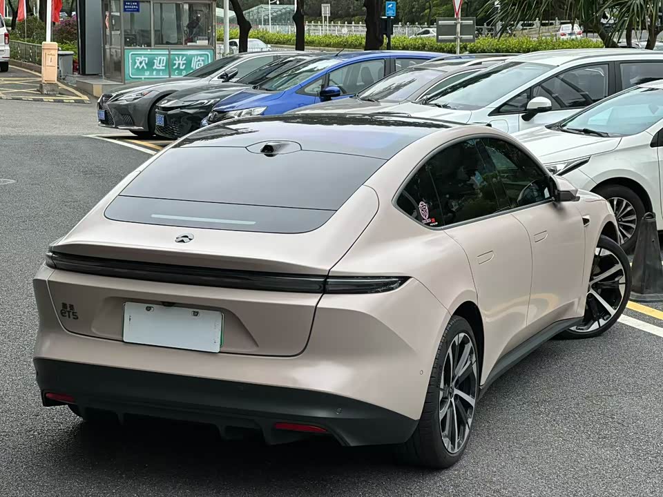 NIO ET5