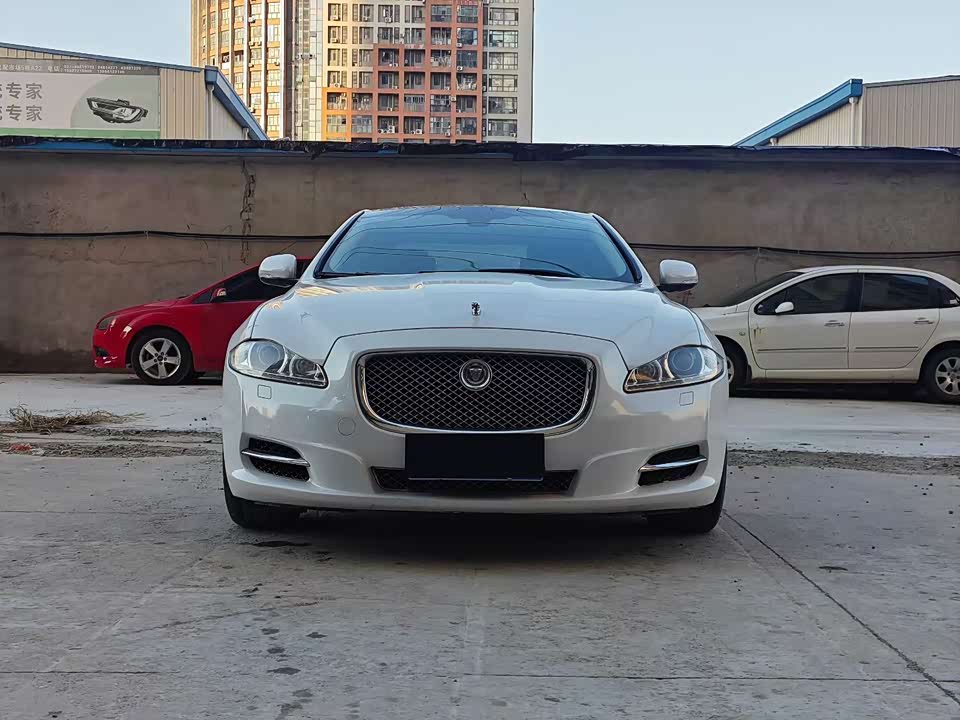 Jaguar XJ