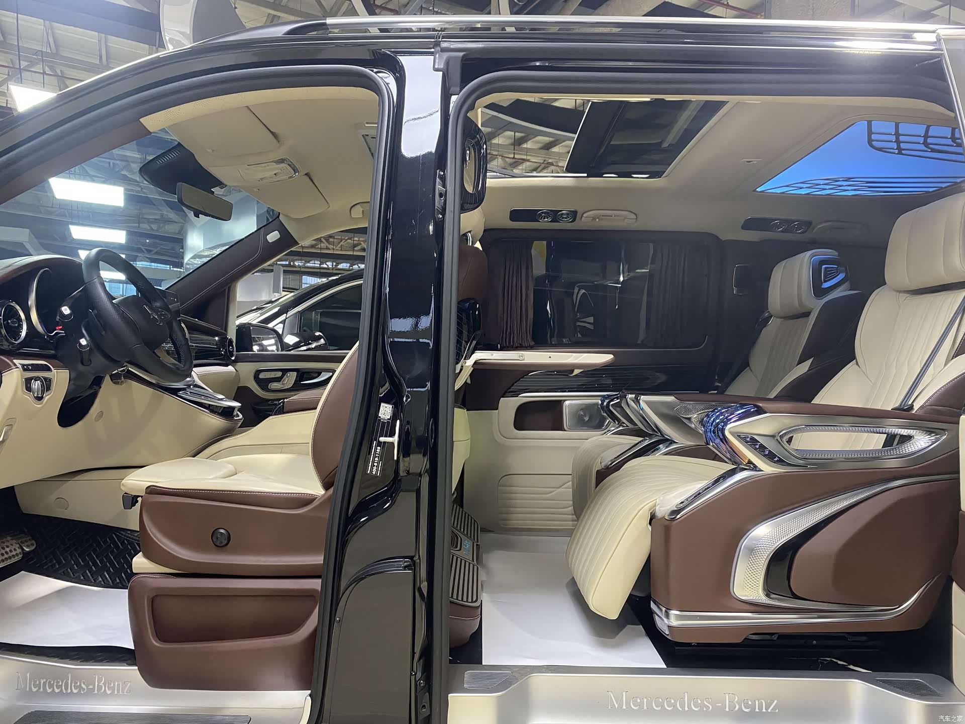 Mercedes-Benz V-Class, 2024 10