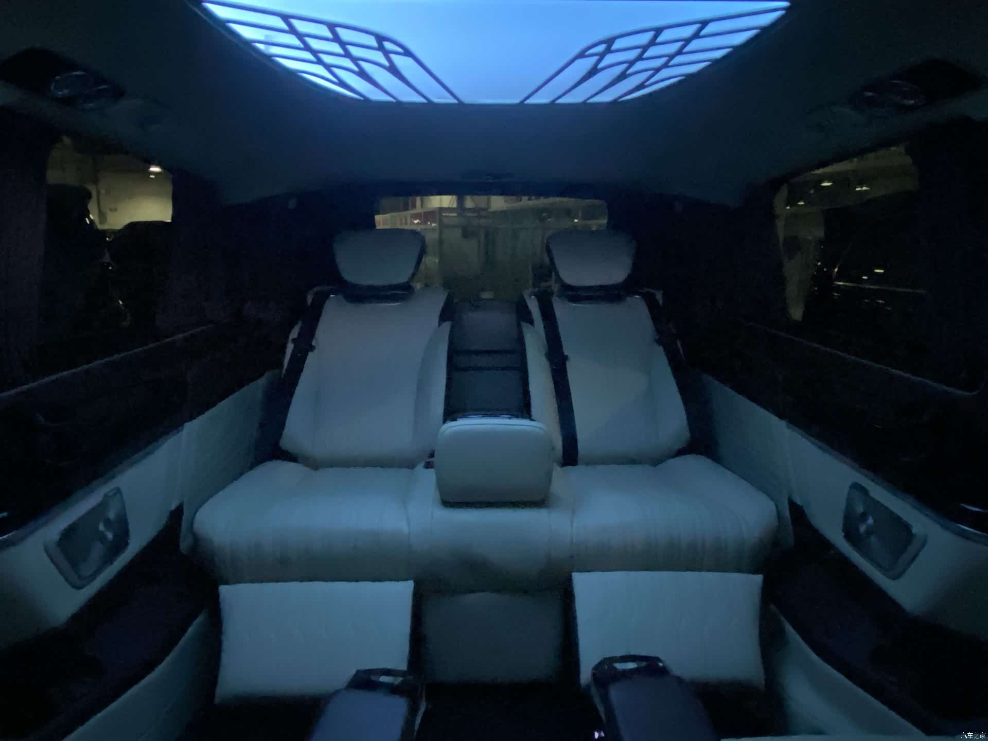 Mercedes-Benz V-Class, 2024 15