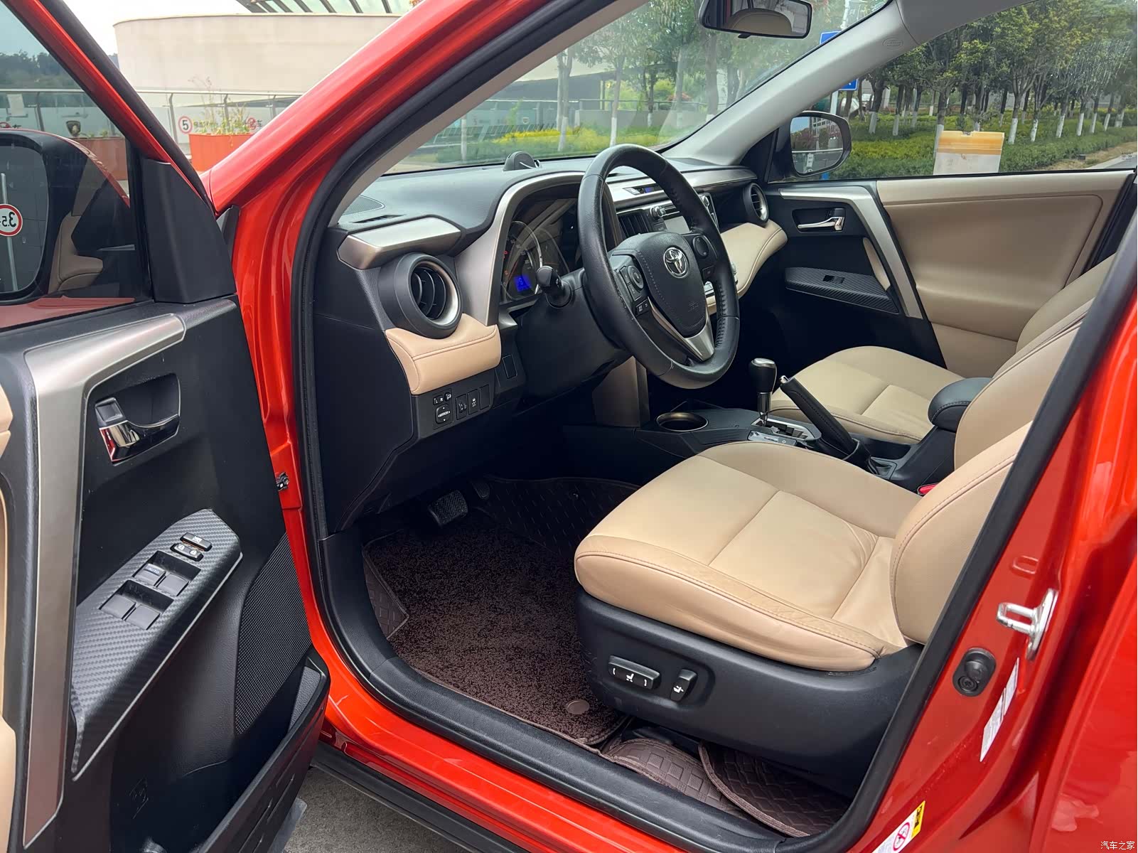 Toyota RAV4, 2013 4