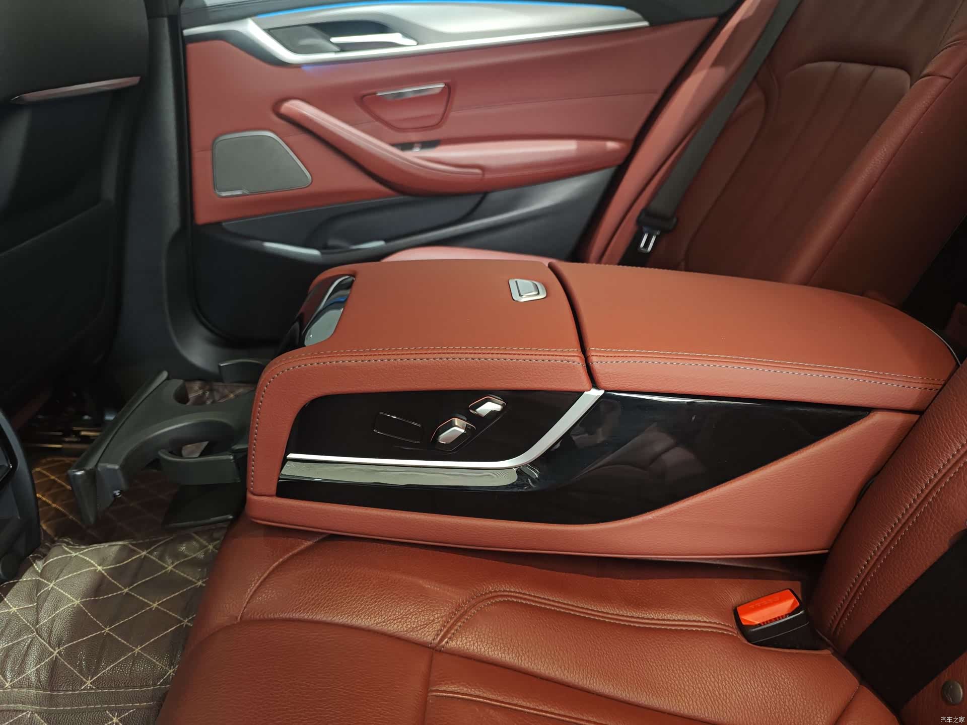 BMW 5 Series, 2019 24