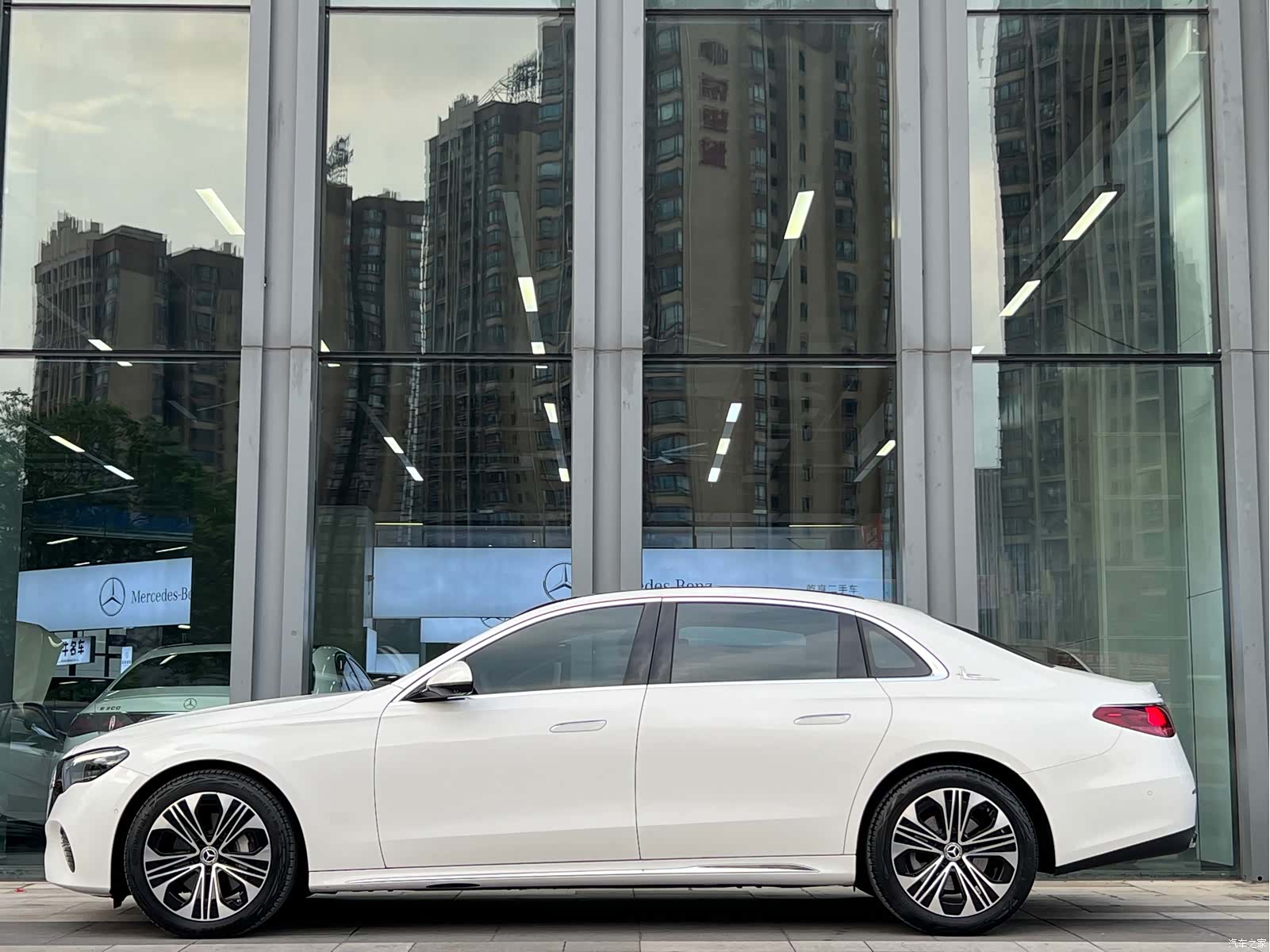 Mercedes-Benz E-Class, 2025 3