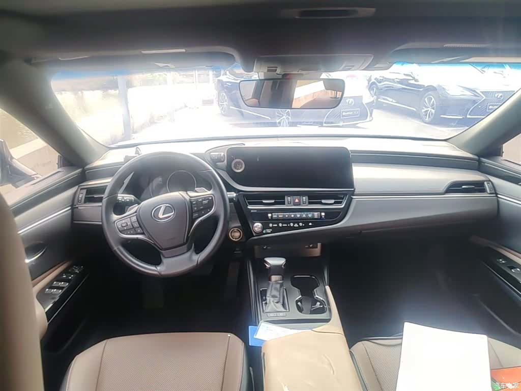 Lexus ES, 2024 10