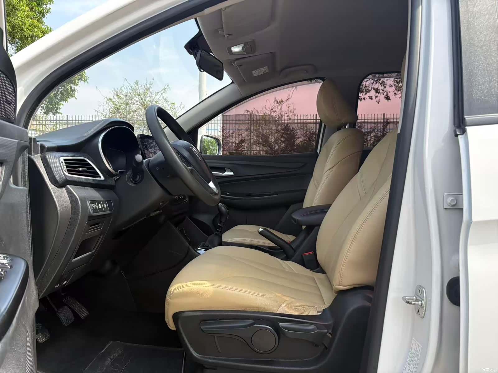 Wuling 730, 2020 4