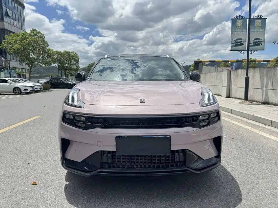 Lynk & Co 06 Lynk & Co 06