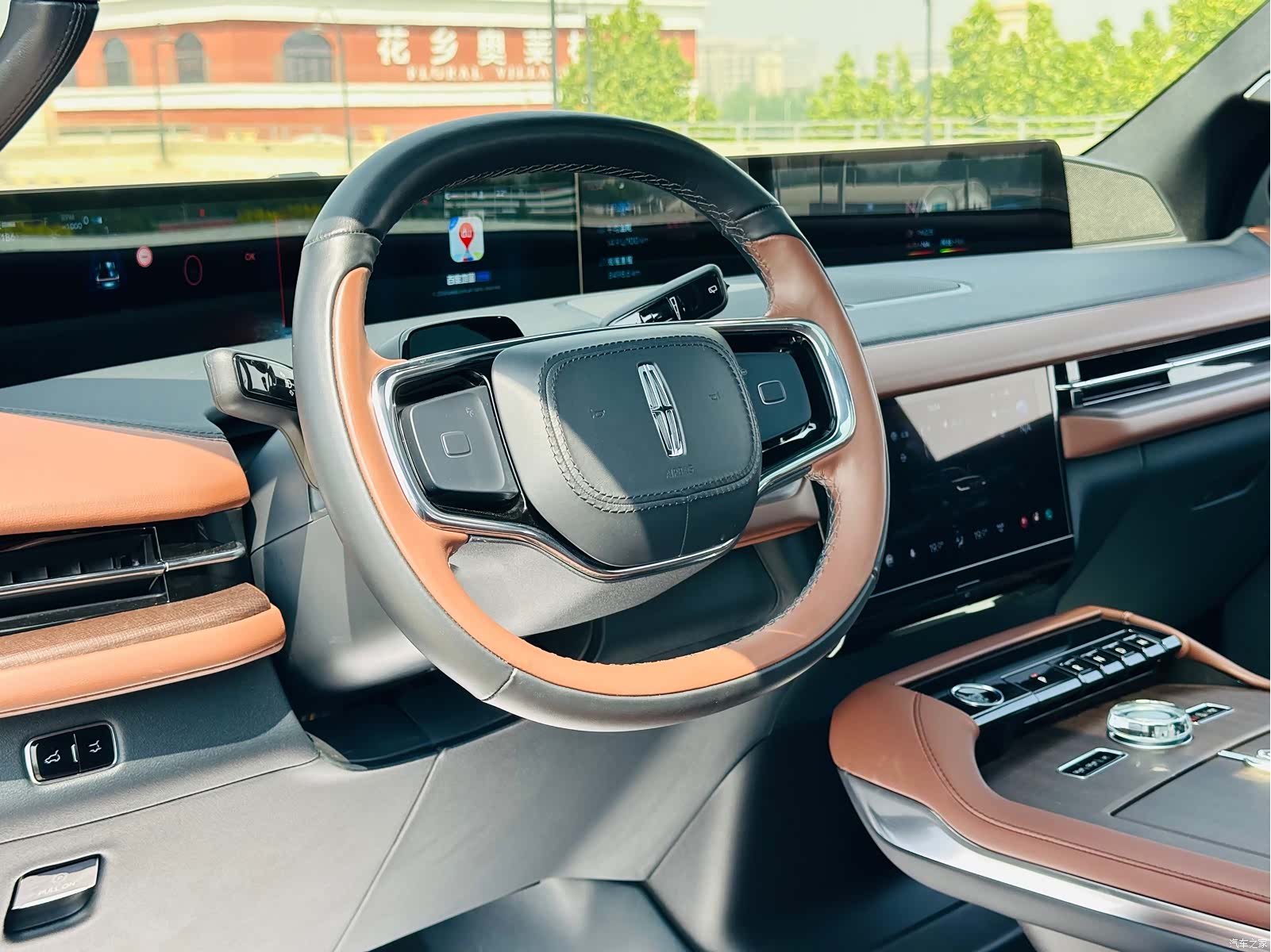 Lincoln Navigator, 2025 12