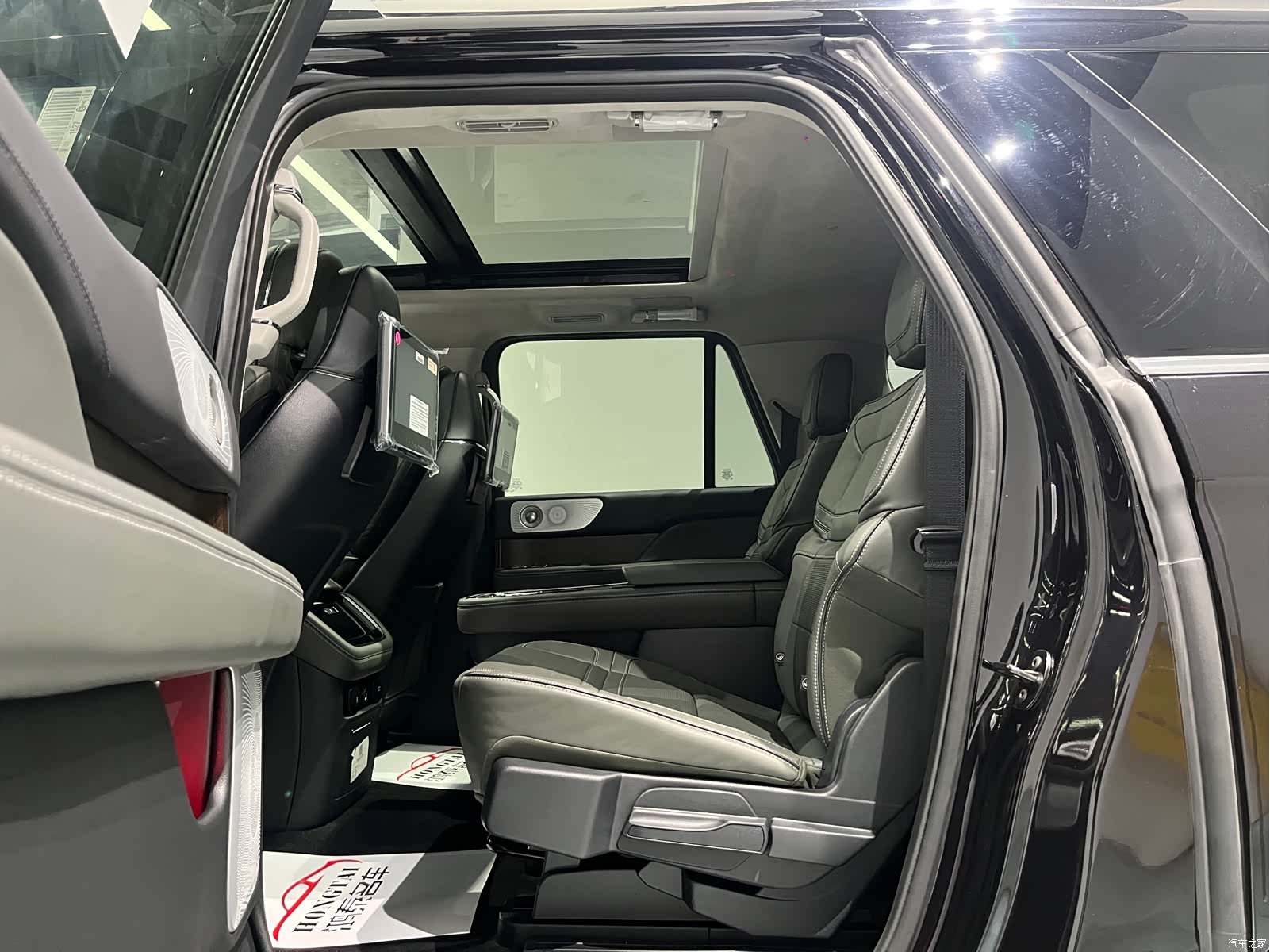 Lincoln Navigator, 2026 11