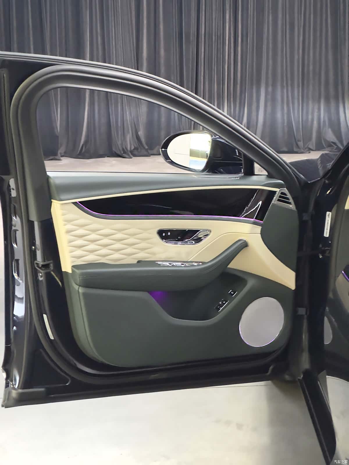 Bentley Flying Spur, 2022 28