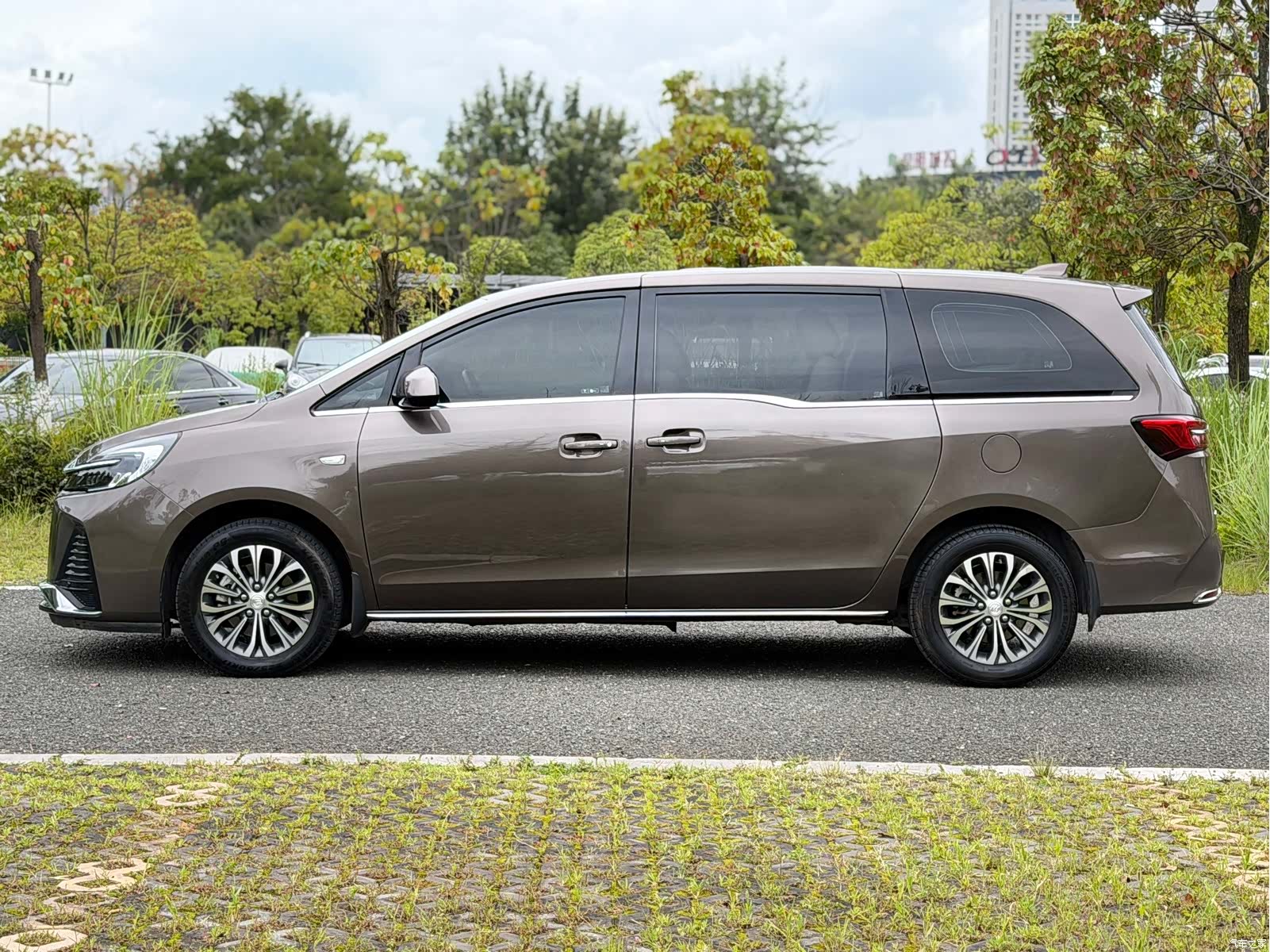 Buick GL8, 2023 3