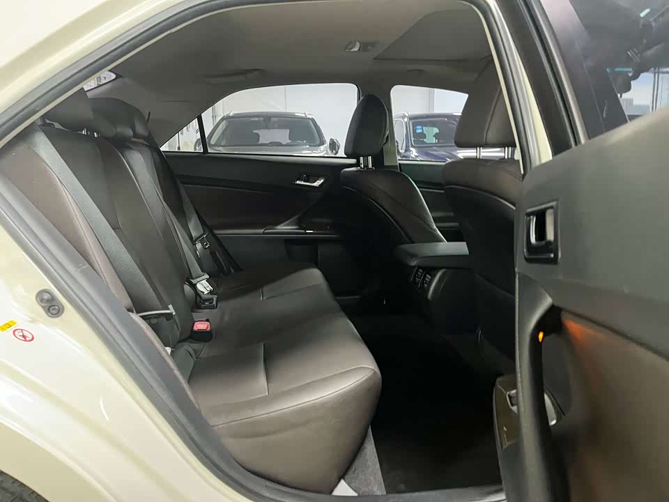 Toyota Reiz