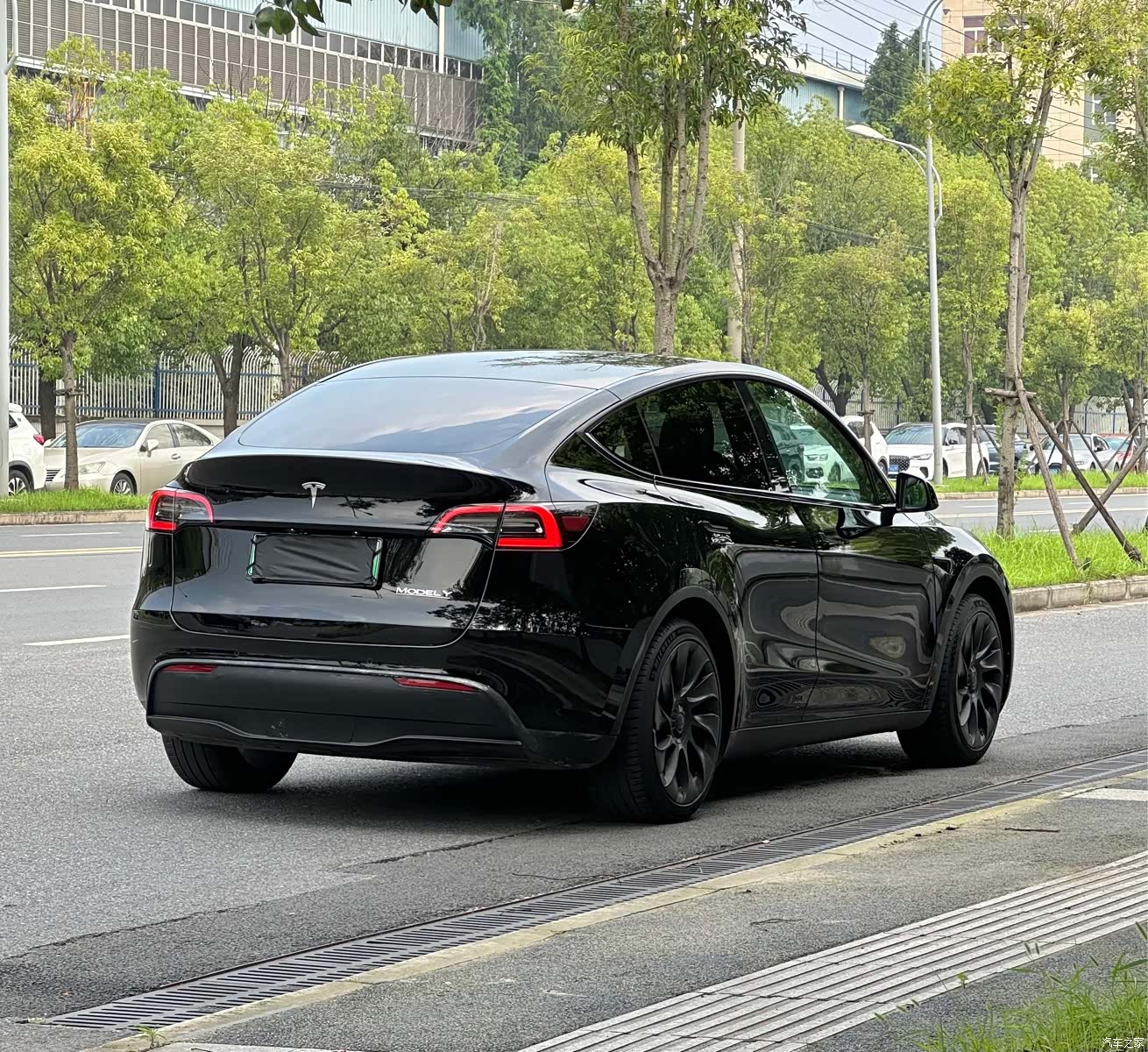 Tesla Model Y, 2021 все фото