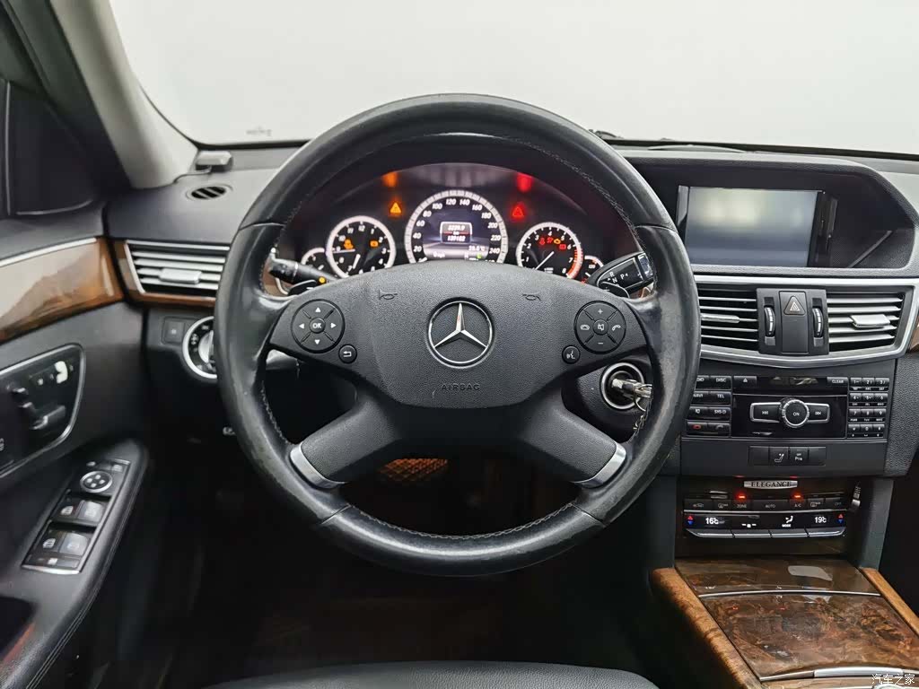 Mercedes-Benz E-Class, 2013 11