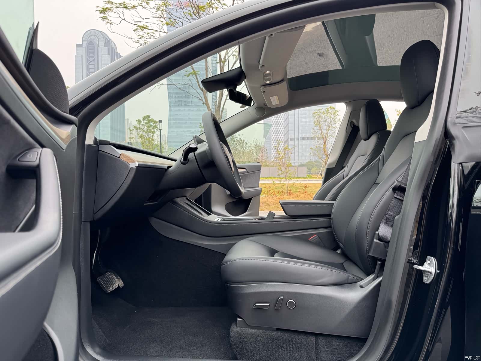 Tesla Model Y, 2023 7