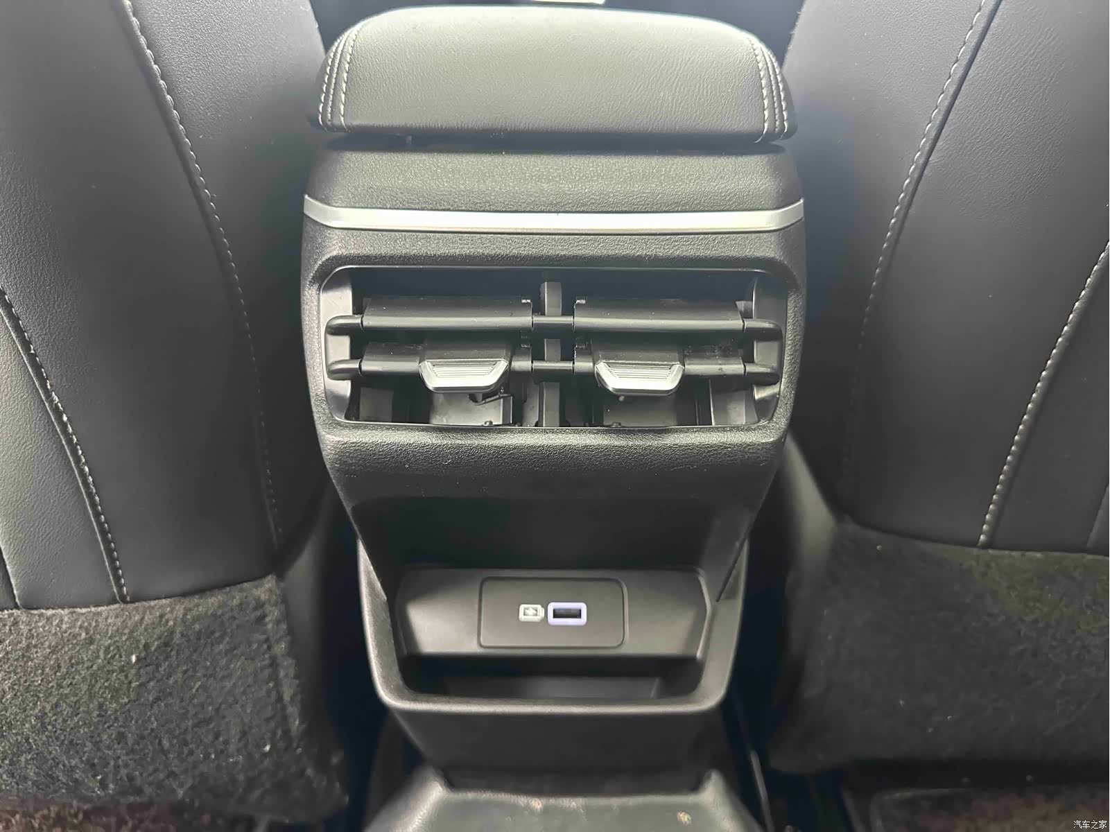 Geely Emgrand, 2023 13