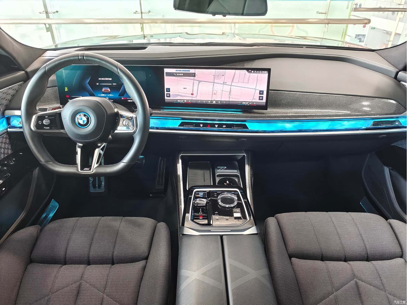 BMW i7, 2024 21