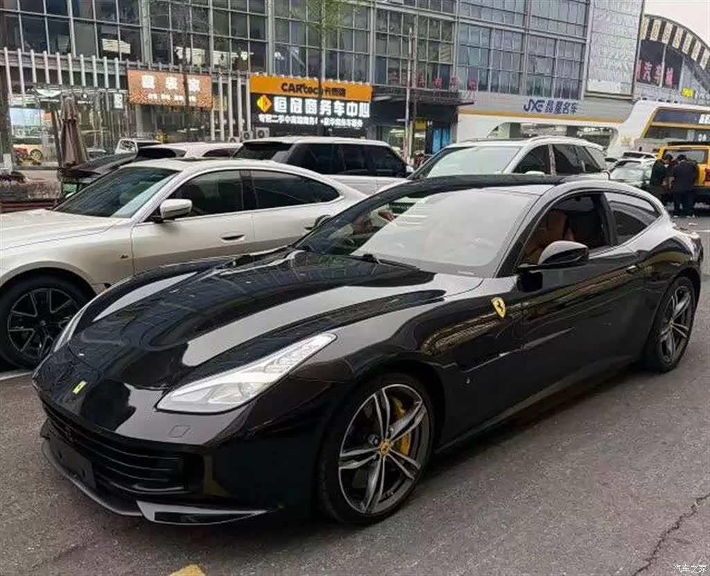 Ferrari GTC4Lus