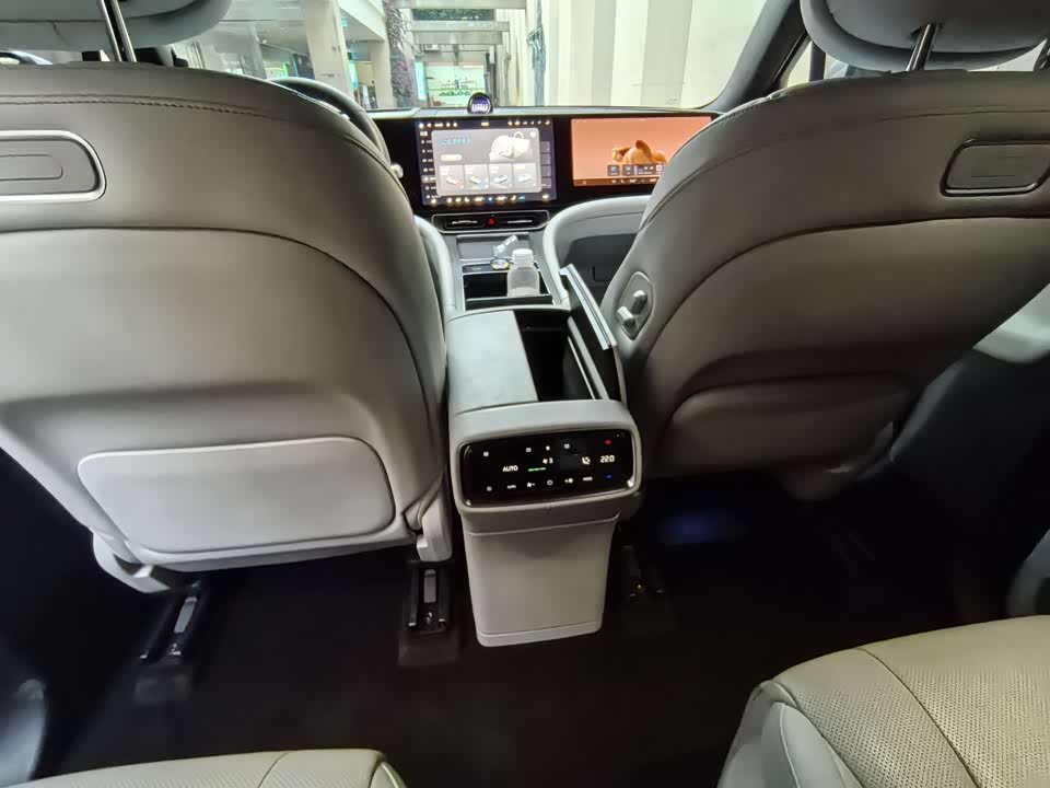 AITO Ask the world M9