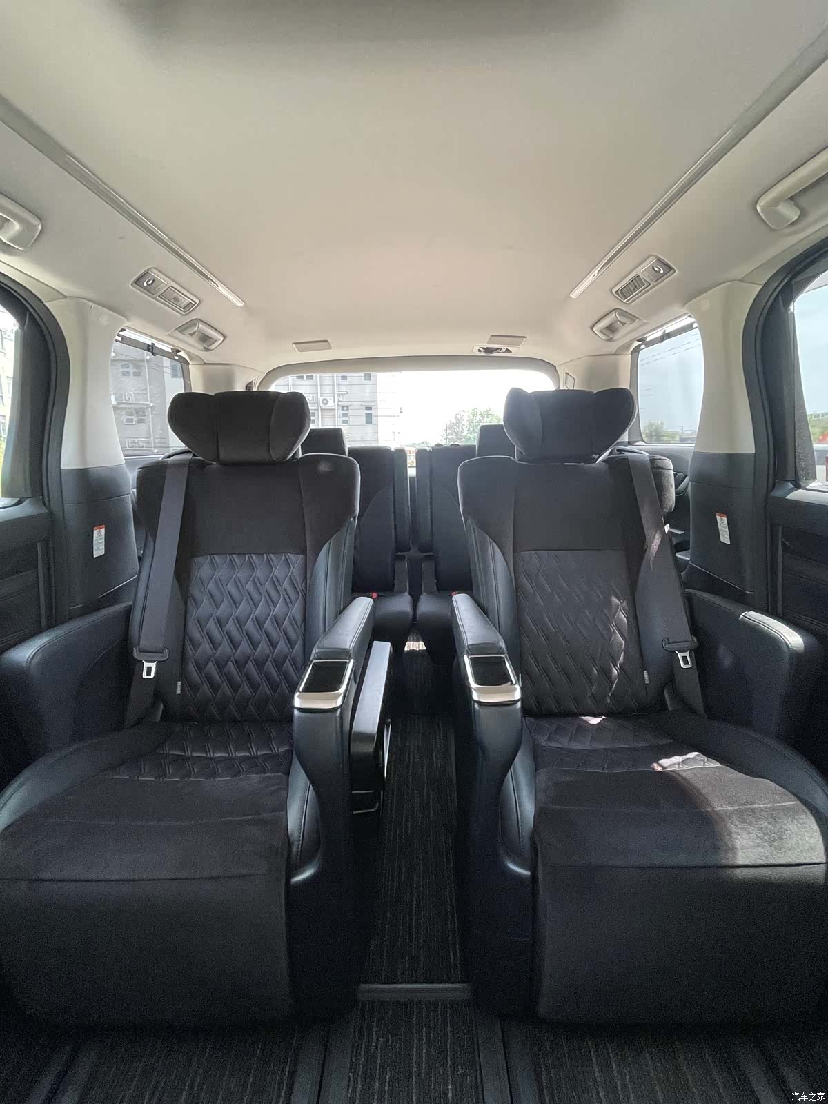 Toyota Alphard, 2016 11