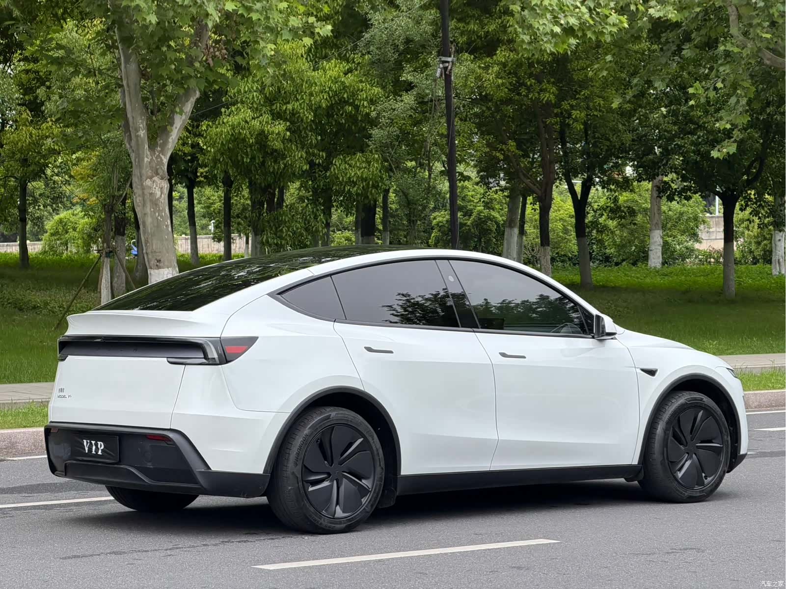 Tesla Model Y, 2026 4