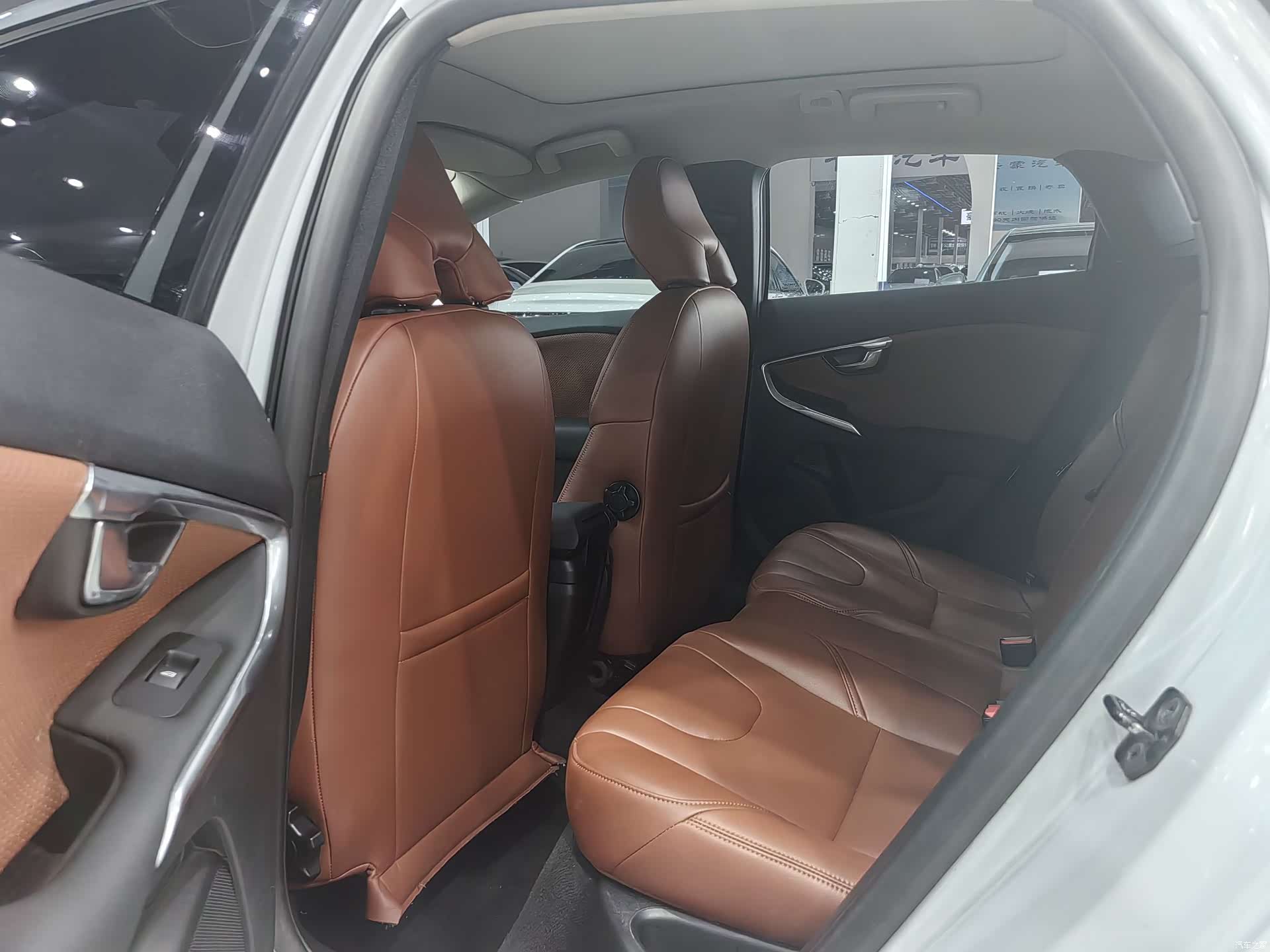 Volvo V40, 2013 все фото