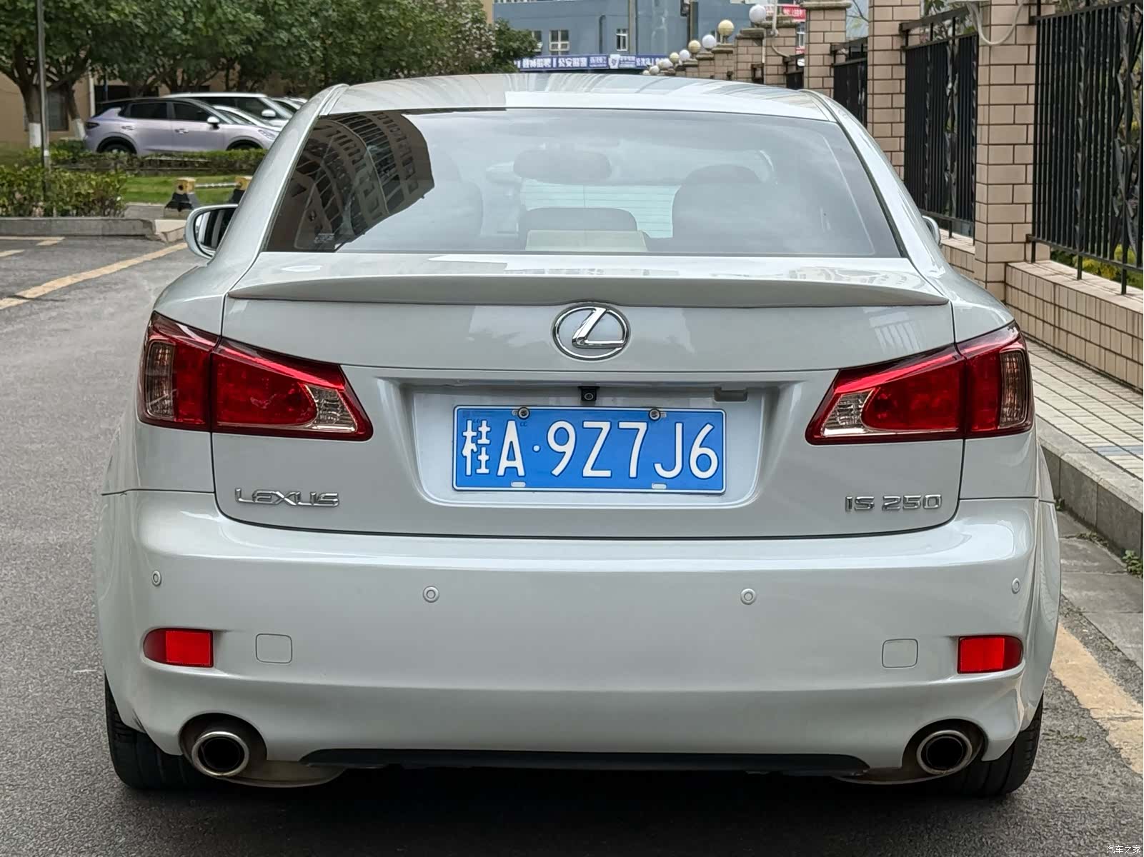 Lexus IS, 2011 4