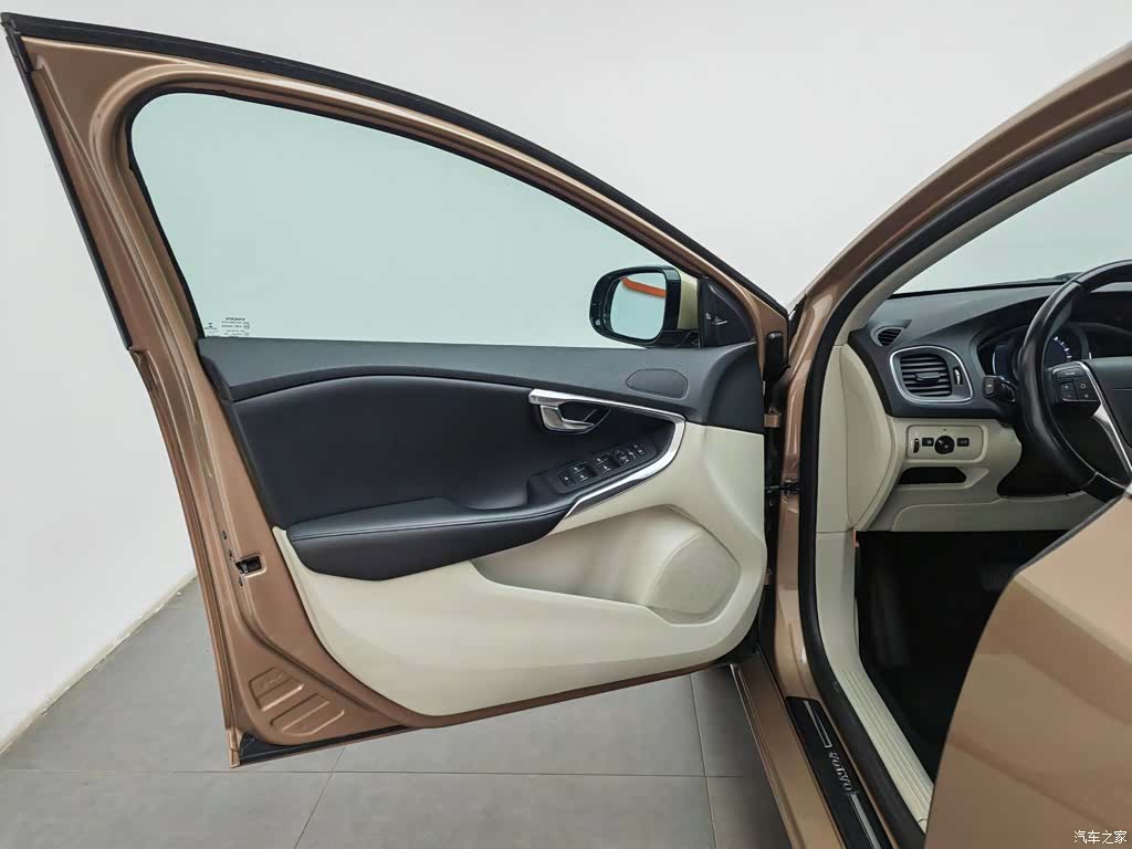 Volvo V40, 2015 8