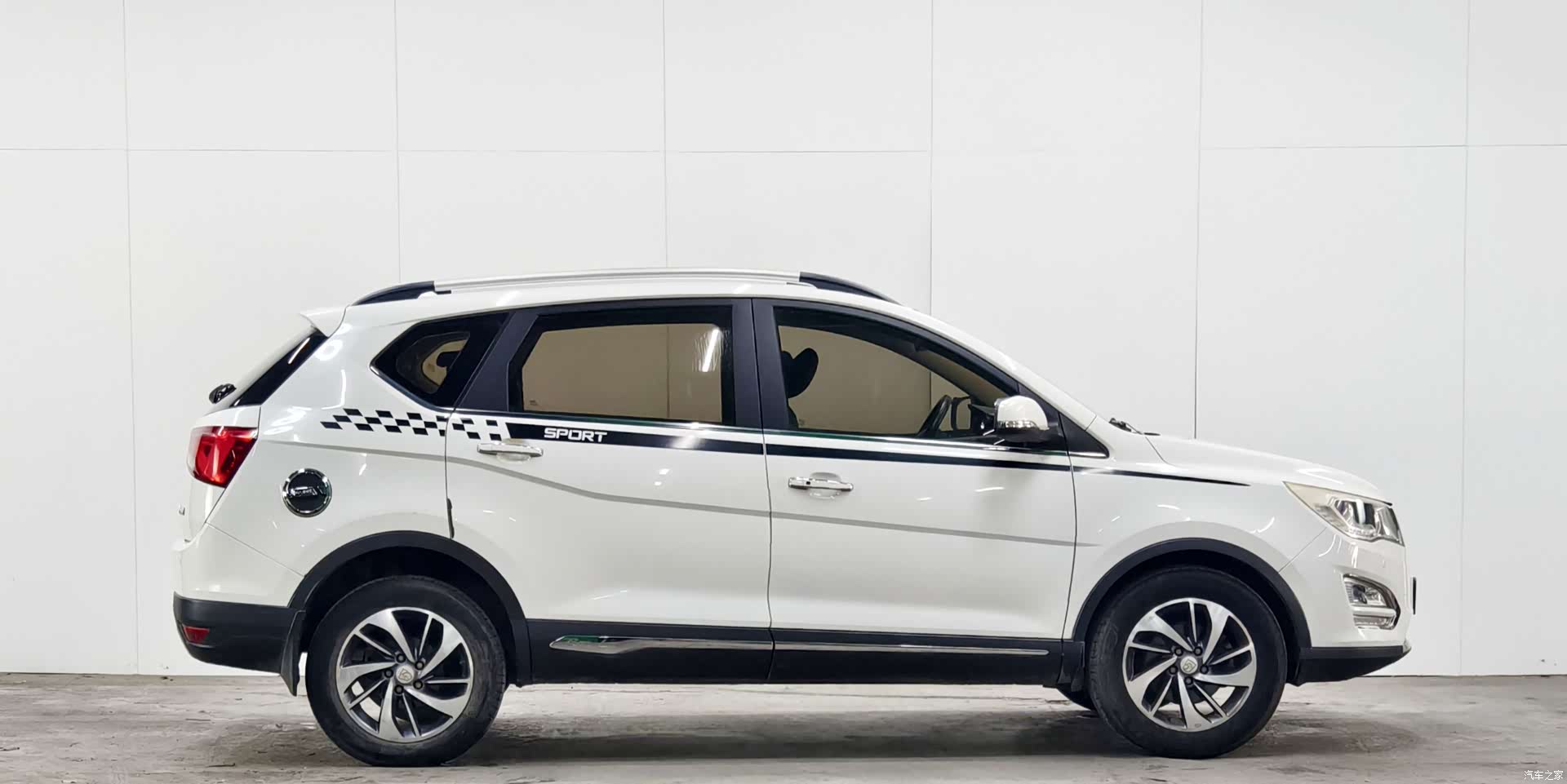 Wuling 560, 2015 8