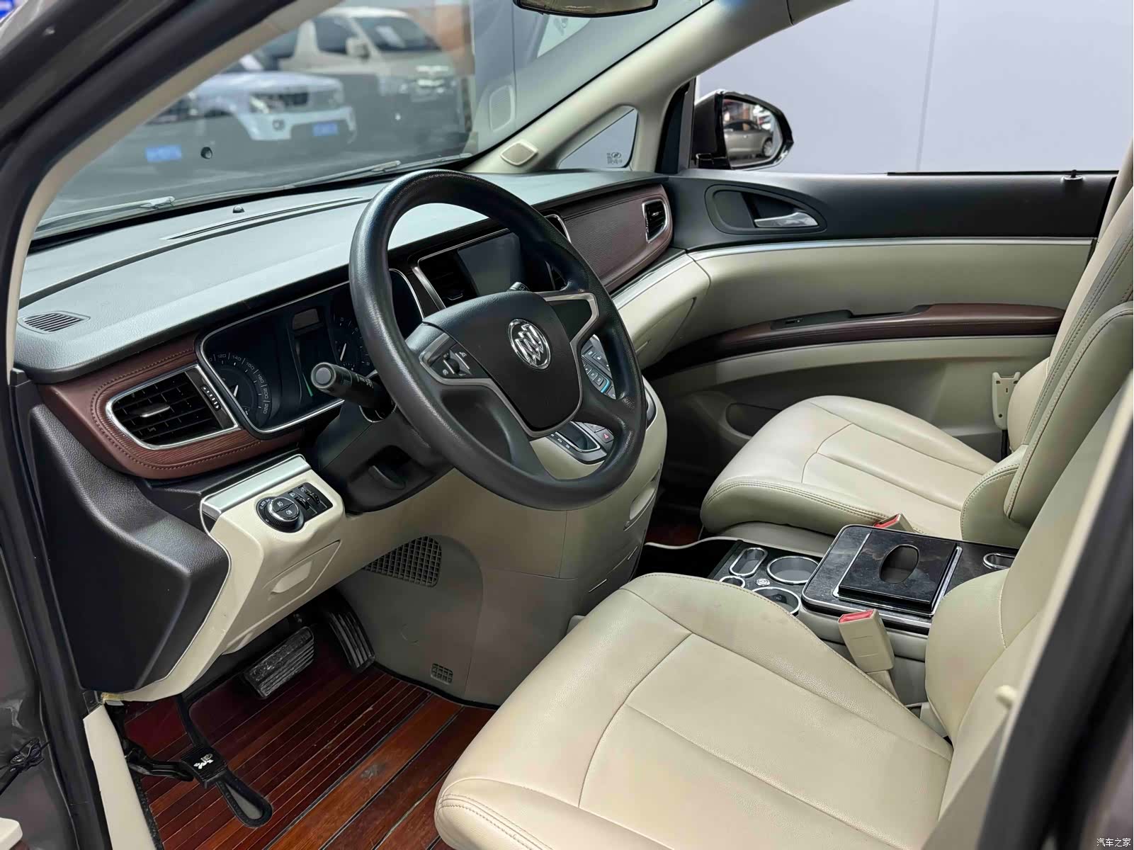 Buick GL8, 2016 4
