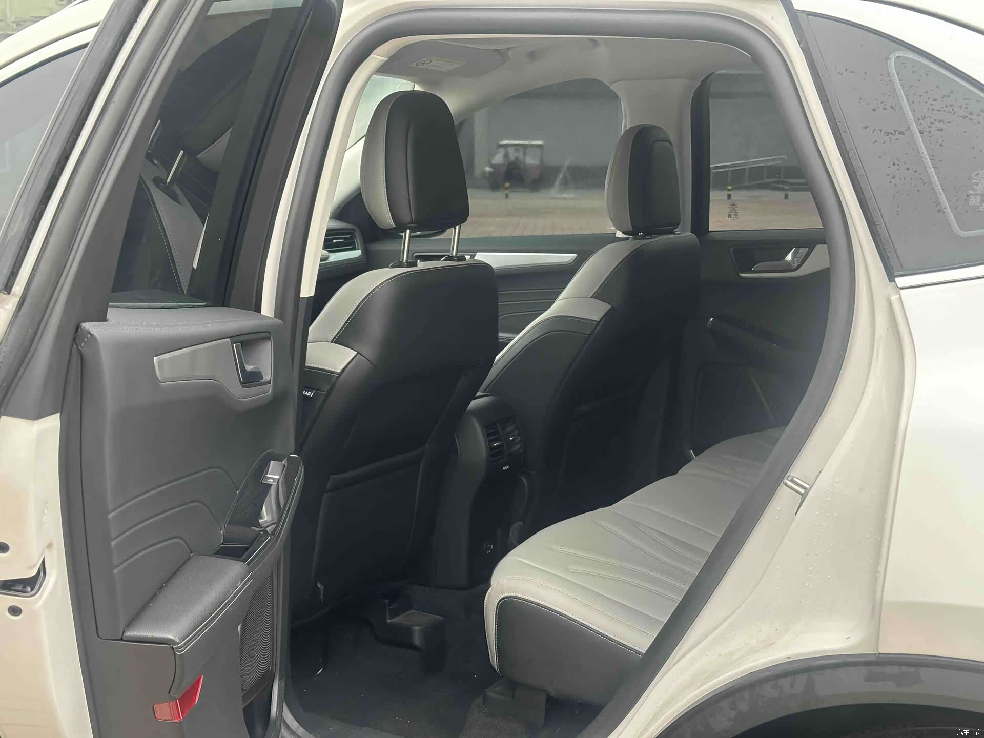Ford Escape, 2024 6