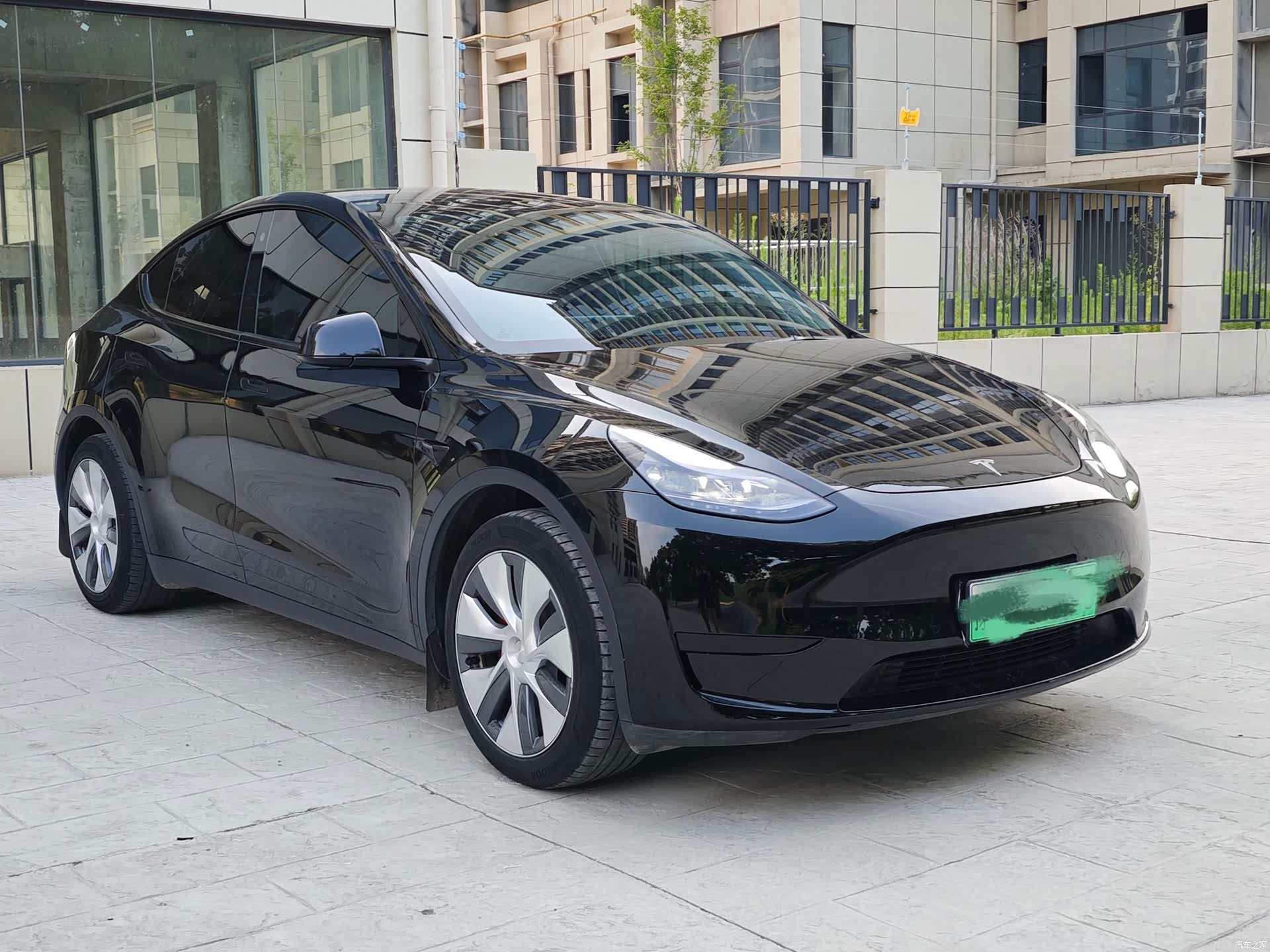 Tesla Model Y, 2023 3