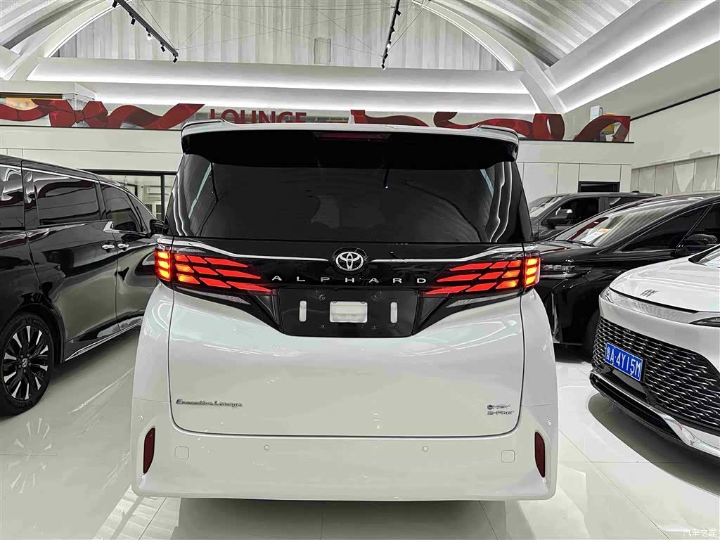 Toyota Alphard, 2024 4