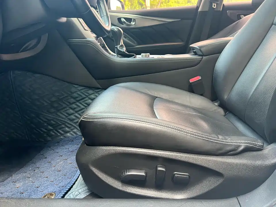 Infiniti Q50L